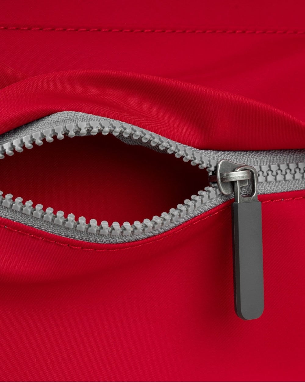 Trafalgar B Cranberry Recycled Nylon
