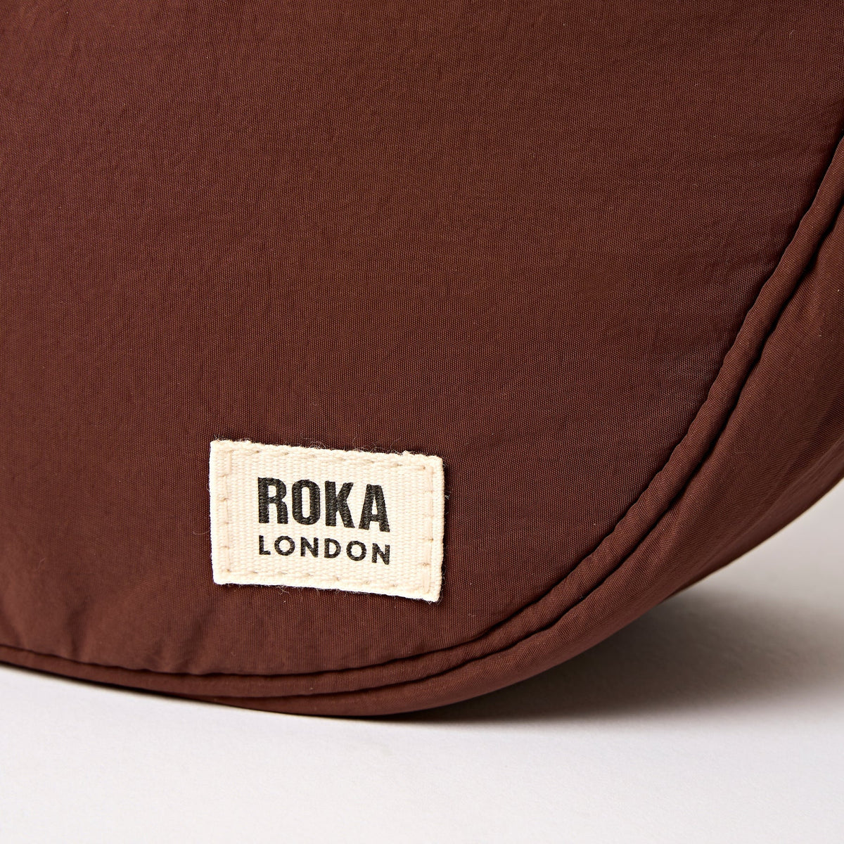 Farringdon Half Moon Bag In Chocolate