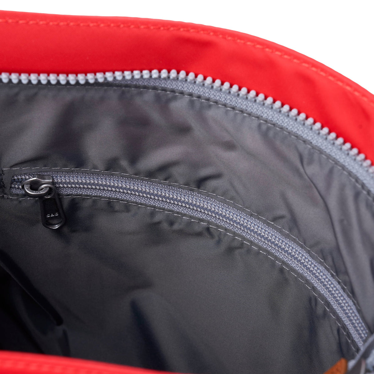 Kennington Crossbody Medium In Chilli Oil