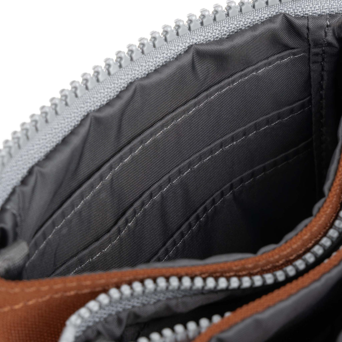Carnaby Small Wallet In Bran