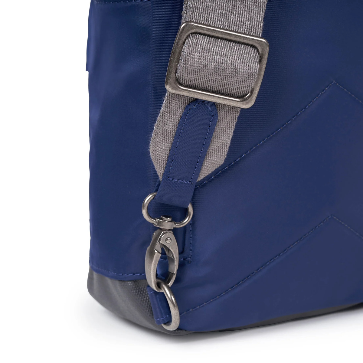 Willesden Sling Bag Large In Crisp Blue